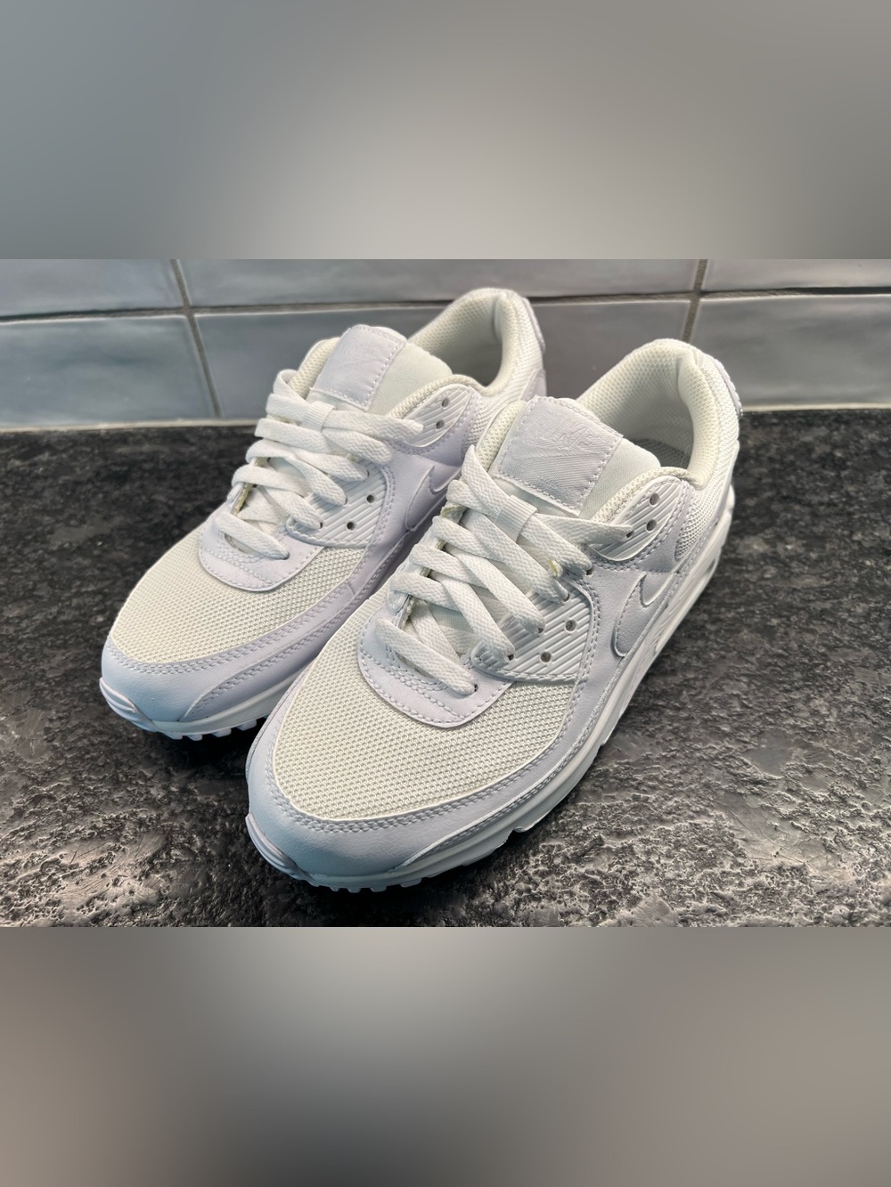 Men's White Nike Athletic Sneakers - Lightweight Daily Trainer